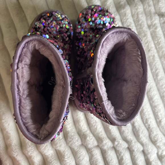 UGG Classic Short Stellar Sequin Lilac Frost Fur Boots girls - Picture 3 of 6
